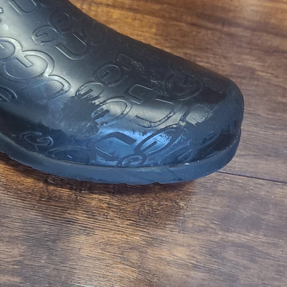 UGG Wilshire Logo rainboots!❤ - Picture 4 of 7